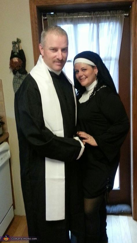 Priest and Nun - Halloween Costume Contest via @costumeworks Couple Messages, Nun Halloween Costume, Nun Halloween, Priest Costume, Halloween Costumes Boys, Couples Costumes Creative, Funny Couple Costumes, Halloween Costumes Diy Couples, Costume Couple