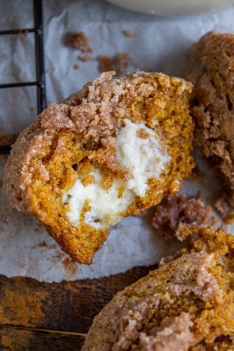 Biscocho Recipe, Cake Mix Cream Cheese, Pumpkin Cake Mix Muffins, Cupcakes Rellenos, Muffins Cake, Crunch Topping, Fall Recipes Pumpkin, The Food Charlatan, Pumpkin Cream Cheese Muffins