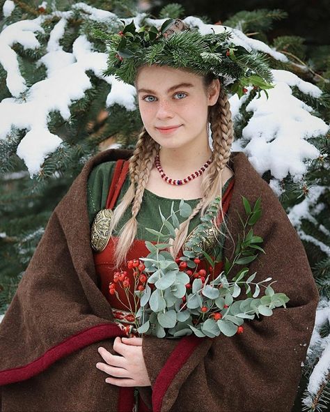 Yule Aesthetic, Aesthetic December, Winter Solstice Party, Viking Christmas, Pagan Christmas, Pagan Yule, Vintage Christmas Dress, December Winter, Solstice Celebration