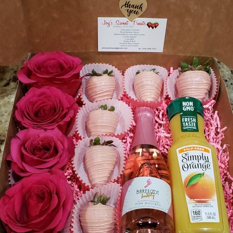 Chocolate Covered Strawberries Gift Box Ideas, Mimosa Box With Strawberries, Mimosa Gift Box Ideas, Mimosa Box Gift, Chocolate Strawberry Gift Box Ideas, Thank You Strawberries, Mother’s Day Chocolate Ideas, Mother’s Day Box Ideas, Valentines Chocolate Covered Strawberry Ideas