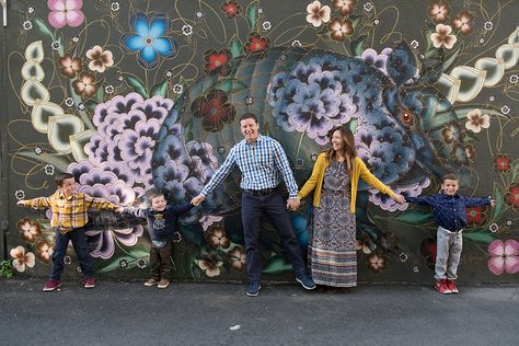 Wall Mural Family Portraits | San Francisco Bay Area | Sarah Sloboda Mural Family Photoshoot, Graffiti Family Photoshoot, Urban Family Pictures, Family Mural, Mural Portrait, Rivera Family, Memories Ideas, Fam Photos, City Photoshoot