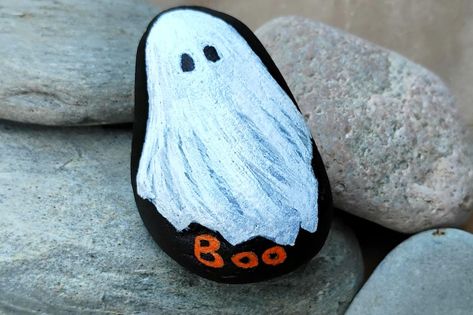 Halloween Ghost Painted Rock, Boo Hand Painted Rock, Halloween Decoration Rock - Etsy Boo Painted Rocks, Ghost Rock Painting, Rock Painting Ideas Halloween, Ghost Rocks Painted, Halloween Painted Rocks, Painting Stones, Witch Painting, Halloween Crafts Preschool, Crafts Preschool