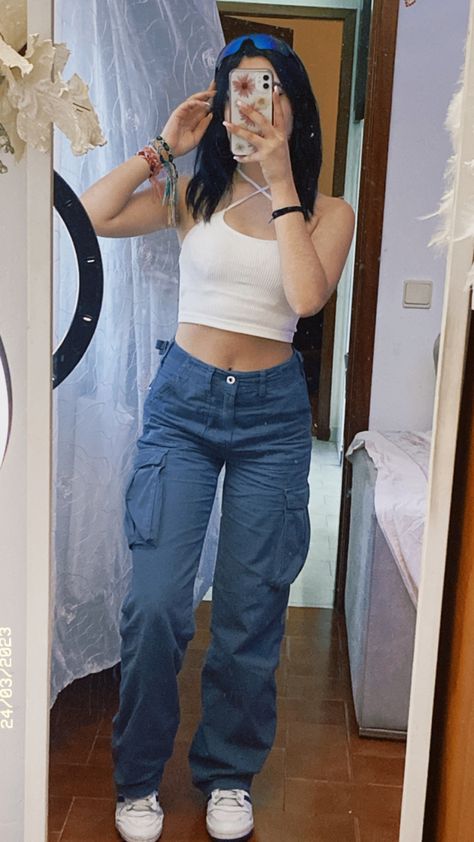 Teal Cargo Pants Outfit, Navy Cargos Outfits, Navy Blue Cargo Pants Outfit, 18th Outfit, Blue Cargo Pants Outfit, Outfit Ideas Cargo, Beige Cargo Pants Outfit, Bershka Cargo Pants, Outfit Ideas Cargo Pants