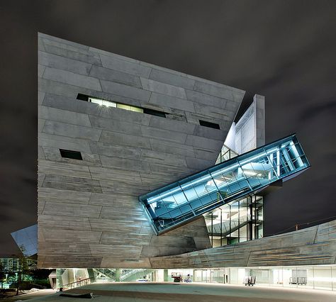 Morphosis Architects, Perot Museum, California Architecture, Nature Museum, Norman Foster, Amazing Buildings, Zaha Hadid, Brutalism, Facade Design