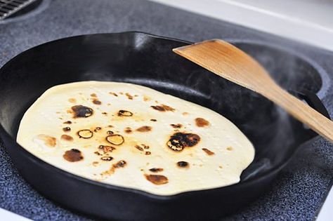 Italian Street Food Recipe: Homemade Piadinas (or piada) Piada Italian Street Food Recipes, Piada Recipe, Food Bus, Foodtrucks Ideas, At Home Cooking, Street Food Recipe, Italian Street Food, Italian Street, Lunch Appetizers