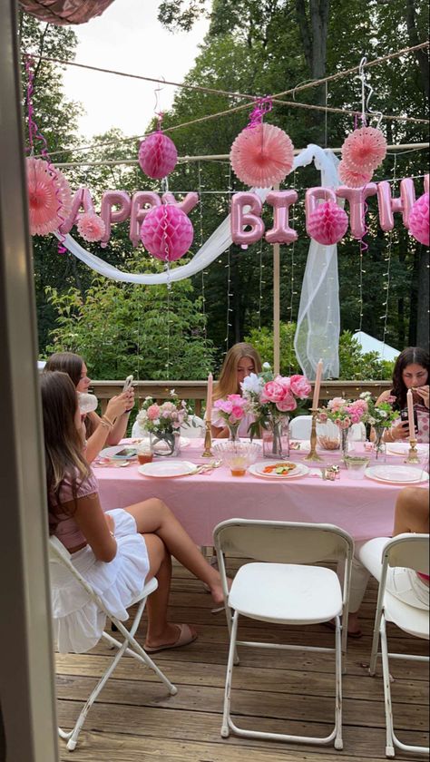 Pink Garden Birthday Party, Pink Birthday Brunch, Birthday Table Ideas, Bday Brunch, 17. Geburtstag, Pink Decorations, Sweet Sixteen Birthday Party Ideas, Backyard Birthday, Birthday Dinner Party