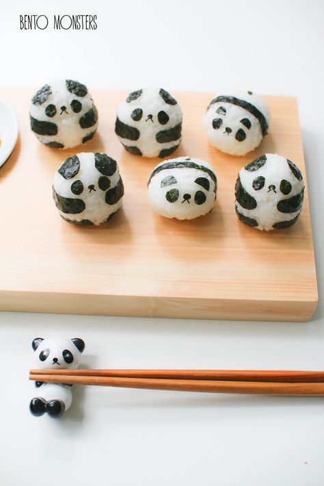 Panda and Penguin Sushi Bento Monsters, Panda Sushi, Café Kitchen, Panda Food, Kotak Bento, Japanese Food Art, Cute Bento Boxes, Japanese Food Bento, Cute Sushi