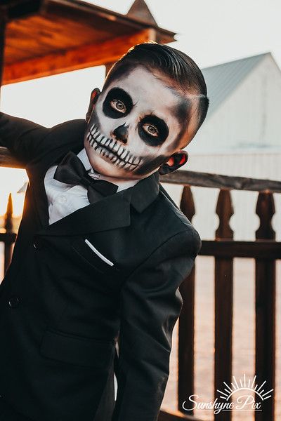 Boy Skeleton Makeup, Kids Skeleton Face Paint, Skeleton Makeup Kids, Halloween Pick Up Lines, Halloween Makeup For Kids, Zombie Halloween Makeup, Halloween Costumes Kids Boys, Halloweenský Makeup, Cute Halloween Makeup