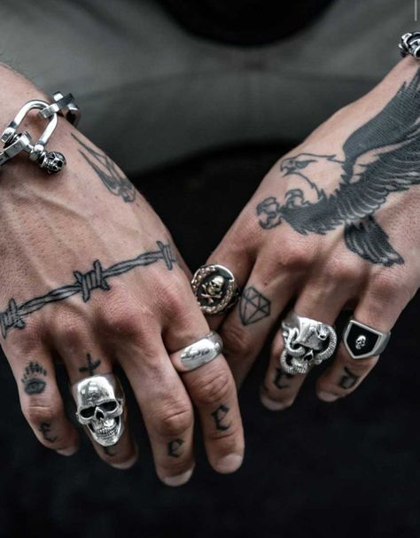 Hand With Ring, Tattoo Mafia, Hand Tattoo Designs, Biker Rings Mens, Kaptan Jack Sparrow, Peacock Feather Tattoo, Cool Rings For Men, Cowl Top, How To Wear Rings