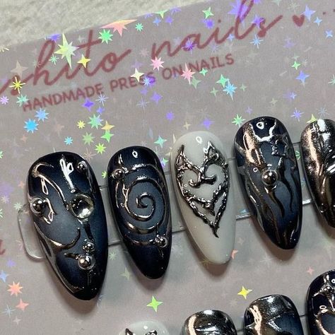 𝑺𝒖𝒔𝒉𝒊𝒕𝒐 𝑵𝒂𝒊𝒍𝒔 - 𝑯𝒂𝒏𝒅𝒎𝒂𝒅𝒆 𝒑𝒓𝒆𝒔𝒔 𝒐𝒏 𝒏𝒂𝒊𝒍𝒔 | ‎🖤 Press on Nails 🖤  Consultas por DM ૮ • ﻌ - ა  #pressonnails #pressons #pressonnailschile #uñaspostizas #uñaschile #nailart #uñaspresson‎ | Instagram Deftones Nails, Dark Manicure, Nails Cat Eye, Nail Polish Jewelry, Shape Nails, Voucher Code, Girly Acrylic Nails, Coffin Shape, Coffin Shape Nails