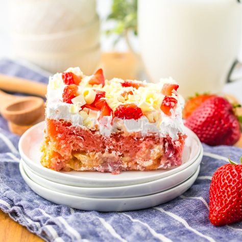 Easy Delicious Cakes, Earthquake Cake, Chocolate Pieces, Strawberry Cake Mix, Simply Irresistible, 9x13 Baking Dish, Strawberry Desserts, Brownie Cake, Cake Mix Recipes