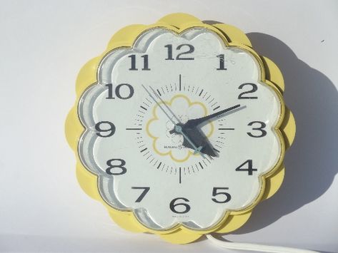 70s vintage GE electric kitchen wall clock, retro yellow daisy flower Daisy Kitchen, Kitchen Wall Clock, Yellow Daisy Flower, Small Wall Clock, Electric Clock, Retro Wall Clock, Retro Daisy, Kitchen Wall Clocks, Vintage Wall Clock