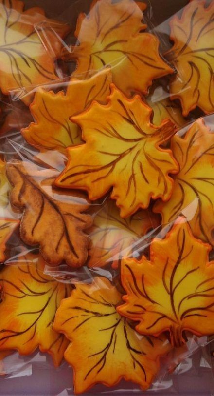 Autumn Leaves Cookies Decorated, Fall Flooded Cookies, Royal Icing Fall Leaves, Fall Leaves Cookies Royal Icing, Autumn Leaves Cookies, Fall Leaf Cookies Royal Icing, Leaves Cookies Decorated, Fall Leaves Cookies Decorated, Fall Leaves Sugar Cookies