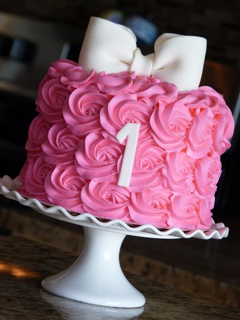 Hot pink rosette smash cake #mimissweetcakesnbakes #babygirl #firstbirthdaysmashcake Small Pink Smash Cake, Hot Pink First Birthday, Pink Smash Cakes, Hot Pink Cakes, Pink First Birthday, Nursing Cake, Bolo Minnie, Smash Cake Girl, Rosette Cake