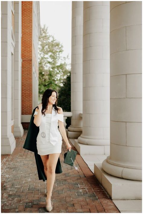 Grad Picture Outfits, Graduation Pose Ideas, Graduation Pose, College Grad Pictures, Grad Picture Ideas, College Grad Photos, Unc Charlotte, Graduation Pic Ideas, Class Of 2023 Graduation