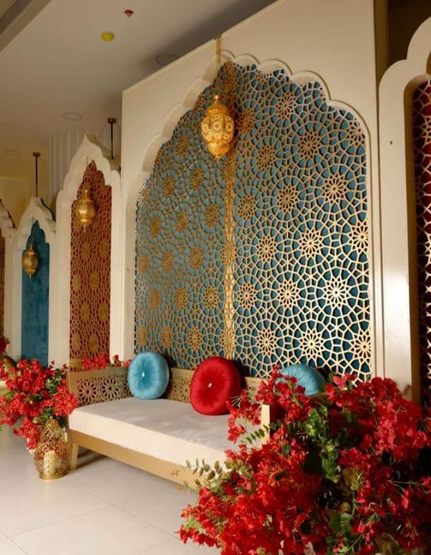 Arab Wedding Decor, Arabian Nights Prom, Moroccan Dinner, Indian Decoration, Arabian Nights Party, Balloon Surprise, Long Living Room, Diwali Decorations At Home, Arabian Night