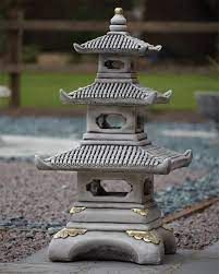 Japanese Garden Lanterns, Garden Ideas Uk, Japanese Stone Lanterns, Pagoda Garden, Pagoda Lanterns, Japanese Pagoda, Temple Gardens, Baroque Decor, Stone Lantern