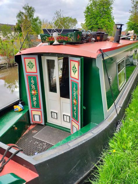 Wide Beam Canal Boat Interiors, Amsterdam House Boat Interior, Canal Boat Exterior, Canal Boat Living, Canal Boat Interior, Barge Boat, Canal Barge, Converted Vans, Houseboat Living