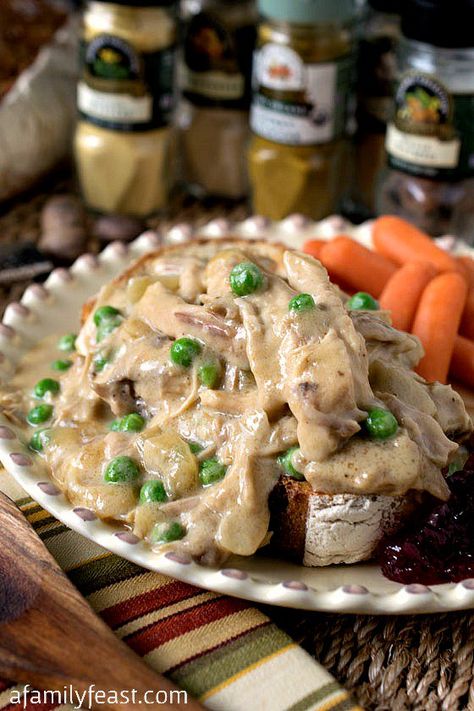 Creamed Turkey on Toast - An updated version of an old family recipe! Perfect way to use up Thanksgiving leftovers! Toasted Turkey, Creamed Turkey, Thanksgiving Leftover Recipes, Winter Cooking, Leftover Turkey Recipes, Turkey Dishes, Thanksgiving Leftovers, Fast Dinners, Family Feast