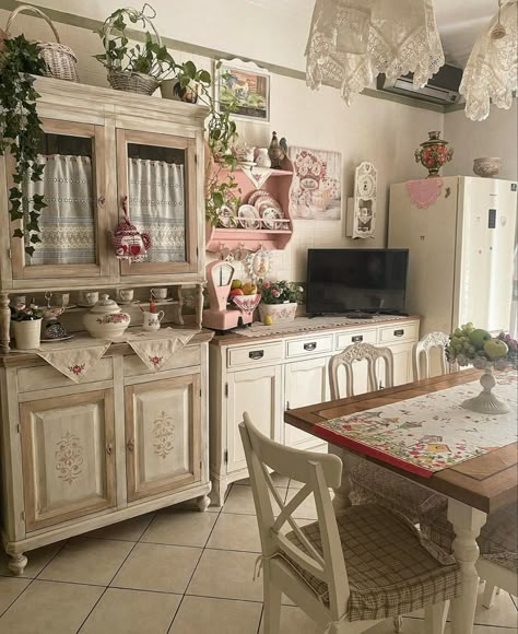 Nancy Myers Homes, Nancy Meyers Aesthetic, Nancy Myers, Kitchen Theme, Pretty Cottage, Nancy Meyers, House Cabin, Casa Vintage, Dream House Rooms