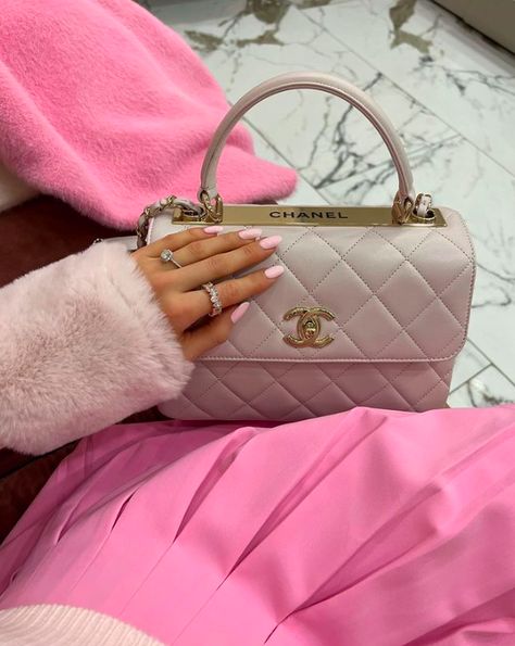 🇫🇷 Chanel Top Handle Bag, Chanel Top Handle, Multi Top, Chanel Top, Dream Bags, Pretty Pink Princess, Girly Bags, Pink Vibes, Luxury Purses