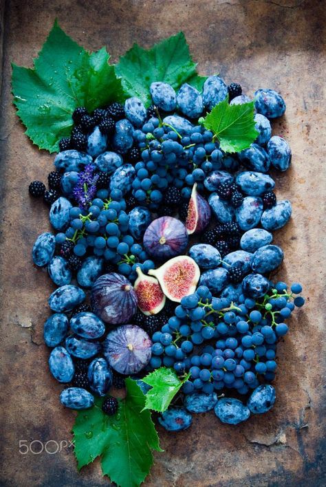 Blue Fruits And Vegetables, Blue Vegetables, Blue Aesthetics, Let Food Be Thy Medicine, Cell Phone Wallpapers, Purple Food, Blueberry Lemon Cake, Harvest Decor, Blue Fruits