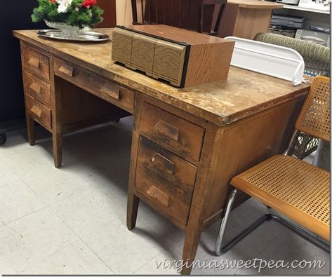 Vintage Teacher's Desk Makeover - A Goodwill found vintage teacher's desk gets a makeover. #vintageteachersdesk #vintageofficedesk #vintagedesk #deskmakeover Wood Desk Makeover, Large Wood Desk, Large Wooden Desk, Refinished Desk, Refurbished Desk, Vintage Oak Desk, Desk Makeover Diy, Vintage Teacher, Desk Redo