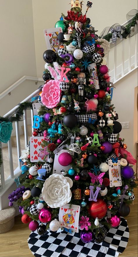 Junky Christmas Trees, Alice In Wonderland Themed Christmas Tree, Alice In Wonderland Tree Christmas, Mad Hatter Christmas Tree, Alice In Wonderland Christmas Tree Ideas, Alice And Wonderland Christmas Tree, Fantasy Christmas Tree, Alice In Wonderland Christmas Decor, Christmas Trees Themes