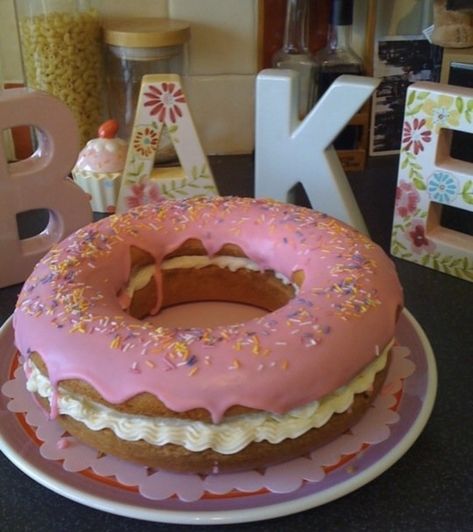 Giant Donut Cake, Donut Theme Party, Giant Donut, Giant Cupcake Cakes, Doughnut Party, Donut Themed Birthday Party, Savory Cakes, Donut Cake, Birthday Donuts