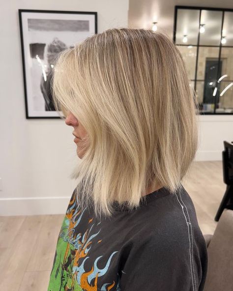 Blonde Neck Length Hair, Partial Highlights Blonde Short Hair, Long Bobs 2023, Blonde Fall Hair 2023 Short, Short To Medium Blonde Hair, Buttery Blonde Short Hair, Short Hair Blond Highlight, Short Soft Blonde Hair, Blonde Bob With Dimension