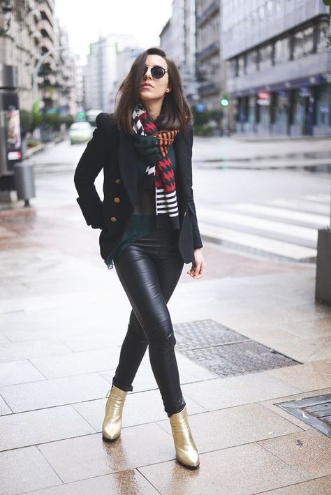 Golden boots Gold Boots Outfit, Street Style Stockholm, Golden Shoes, Womens Winter Fashion Outfits, Gold Boots, Leather Pants Outfit, Booties Outfit, 30 Outfits, Black Leather Pants