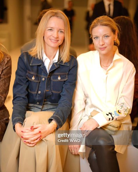 Caitríona lindíssima em Paris!! 🖤✨ 📸: Getty Images #CaitrionaBalfe #SamHeughan #samcait #samcaitlove #outlander_crew #outlandercast… | Instagram Delphine Arnault, Stealth Wealth, Jean Seberg, Cream Turtleneck Sweater, Johnny Carson, Italian Actress, Western Look, Caitriona Balfe, Gwyneth Paltrow