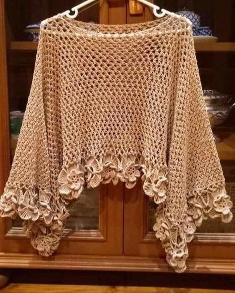 Crochet Caplet, Poncho Design, Crochet Stocking, Crochet Poncho Free Pattern, شال كروشيه, Crochet Tutorial Pattern, Crochet Poncho Patterns, Crochet Shawls And Wraps, Poncho Pattern