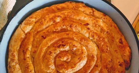 MAZNIK, circular pastry, maznik recipe, мазник Macedonian Recipes, Borek Recipe, Eastern Food Recipes, Macedonian Food, Balkan Food, Savory Tarts, Cheese Spinach, Food Tags, White Cheese