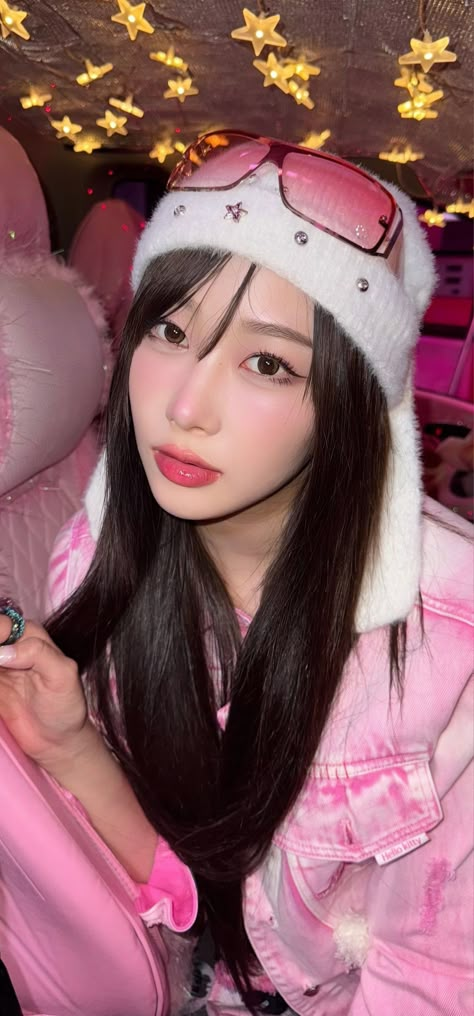 Aespa Giselle Selca, Giselle Pink, Giselle Aespa Wallpapers, Aespa Giselle, Aespa Wallpaper, Giselle Model, Trending Hairstyles, Kpop Wallpaper, Hair Transformation