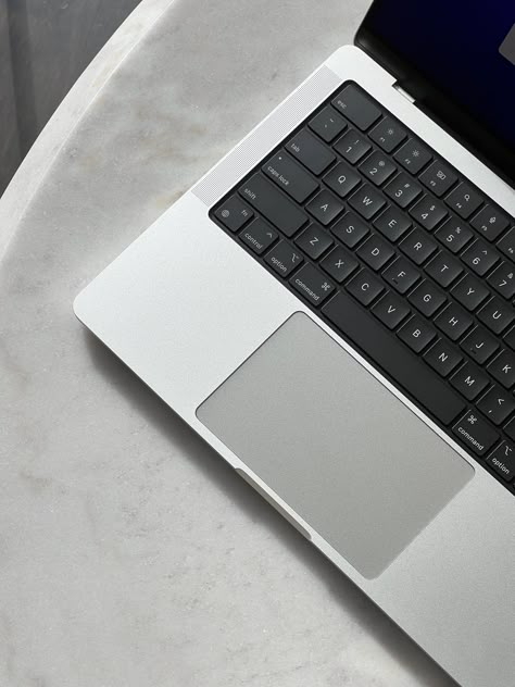 Silver Laptop Aesthetic, Pc Portable Aesthetic, Apple Laptop Aesthetic, Dell Laptop Aesthetic, Macbook Space Grey Aesthetic, Macbook Space Grey, Macbook Air Space Grey, Green Screen Footage, Computer Equipment