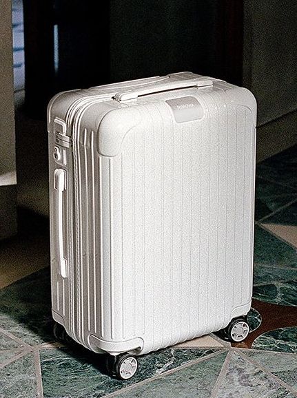 Big Suitcase Aesthetic, White Suitcase Aesthetic, Big Suitcase, Barang Aesthetic, Big Suitcases, White Figures, Girly Bags, Travel Tote, Travel Aesthetic