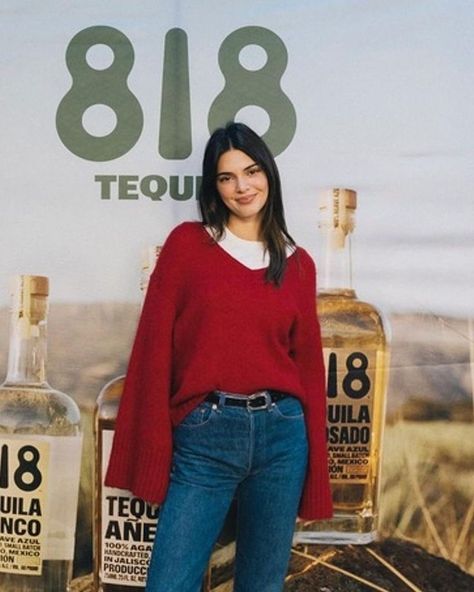 #kendall #kendalljenneroutfits Kendall Jenner Christmas Outfit, Kendall Jenner Red, Kardashian Style Outfits, Kendall Jenner Outfits Casual, 818 Tequila, Brick Ovens, Kendal Jenner, Kendall Jenner Street Style, Wallpaper Sky