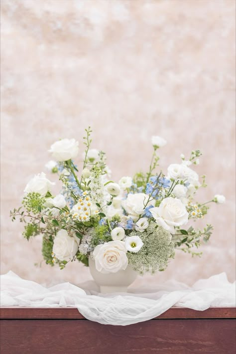 White wedding centerpiece with a hint of blue - adding a modern and romantic touch at any celabrtation #nofloralfoam #whitewedding #gardenstyle #microwedding Blue Flower Centerpieces, Blue Flower Arrangements, White Wedding Centerpieces, White Floral Centerpieces, Baby Blue Weddings, Blue White Weddings, White Floral Arrangements, Blue Centerpieces, White Flower Arrangements