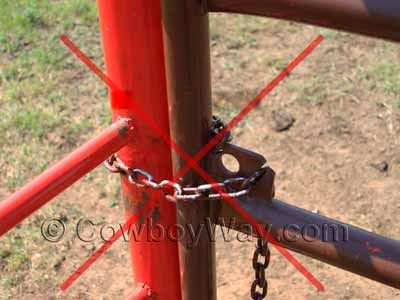 How To Close A Gate That Has A Chain Latch Horse Gate Latch, Farm Gate Latch, Gate Latches Ideas, Gate Lock Ideas Metal, Diy Gate Latch, Farm Fence Gate, Show Cattle Barn, Cattle Gate, Fence Building