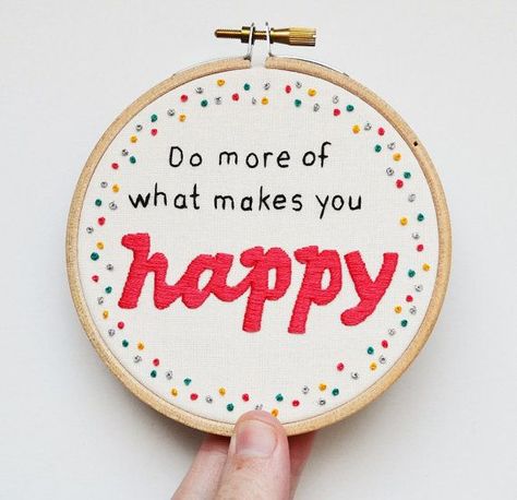 Manipulating Fabric, Embroidery Quotes, Embroidery Portrait, Embroidery Hoop Crafts, Embroidery Hearts, Art Quotes Inspirational, Creative Embroidery, Embroidery Patterns Free, Embroidery Hoop Art