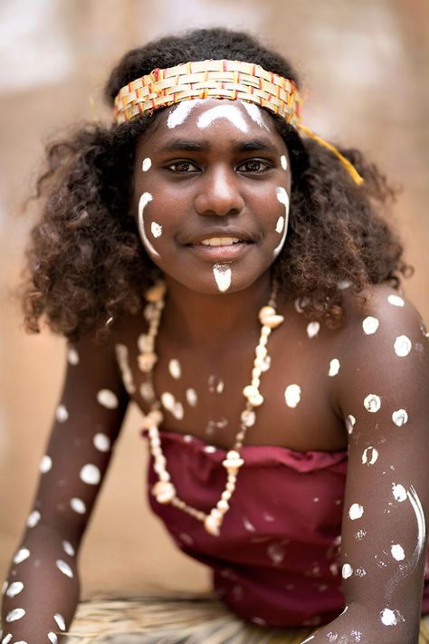 Aboriginal Woman; Lockhart River, Cape York, Queensland, Australia Aboriginal Face Paint, Australia Aboriginal People, Aboriginal Australian People, Aboriginal Portrait, Australia Indigenous, Australian Aboriginals, Aboriginal Australia, Cape York, Scrub Corpo