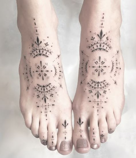 Symmetrical Tattoo, Toe Tattoos, Dot Tattoos, Sacred Geometry Tattoo, Foot Tattoos For Women, Tattoos For Women Flowers, Geometry Tattoo, E Tattoo, Spine Tattoos