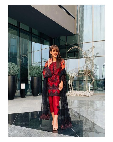 Iqra Aziz Dresses, Khuda Aur Mohabbat, Pakistani Formal Dresses, Iqra Aziz, Pakistani Party Wear, Pakistani Fashion Casual, Pakistani Dresses Casual, Pakistani Fashion Party Wear, Beautiful Pakistani Dresses