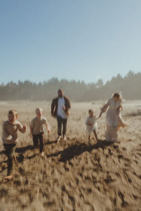 Retro Family Photos, Boho Family Photos, Family Beach Session, Lincoln City Oregon, Coast Photography, Beaches Film, Documentary Family Photography, Family Photos With Baby, Family Portrait Poses