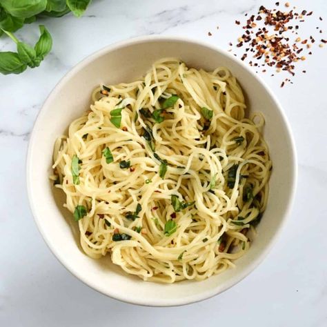 Recipes With Fresh Basil, Vegetable Soup Recipes Healthy, Chicken Basil Pasta, Basil Pasta Recipes, Cabbage Steaks Recipe, Fresh Basil Recipes, Night Dinner Recipes, Pasta Easy, Butter Pasta