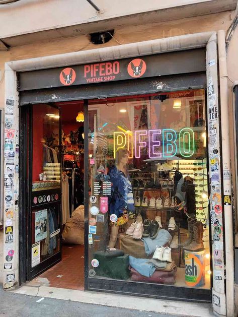 Best Shopping Streets in Rome Italy From a Local Shopping In Rome, Rome Shopping, Shopping In Italy, Gelato Shop, Cute Store, Piazza Del Popolo, Piazza Navona, Italy Trip, Ceramic Shop