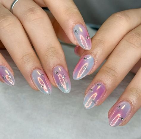 shimmery pink and blue press on aura nails with a silver metallic celestial design Pink Blue Nails, Italy Nails, Blue And Silver Nails, Aura Nails, Pink Chrome Nails, Nails Design Ideas, Chrome Nails Designs, Hello Nails, Nail Prep