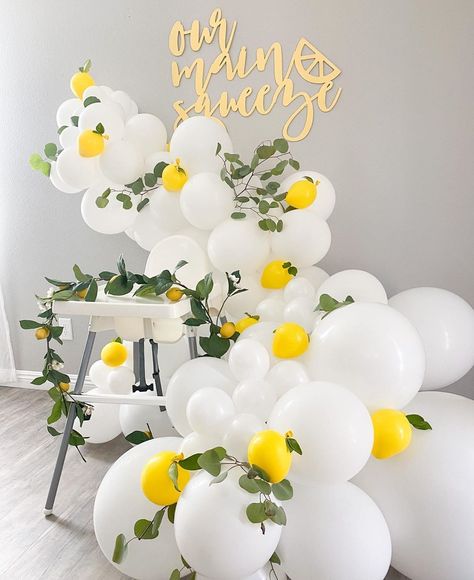 Main Squeeze Bridal Shower Decor, Lemon Baby Shower Theme Girl, Main Squeeze Bridal Shower Lemon, Bridal Shower Cake Ideas, Lemon Themed Party, Lemon Themed Bridal Shower, Lemonade Bar, Lemon Theme, Bridal Shower Inspo