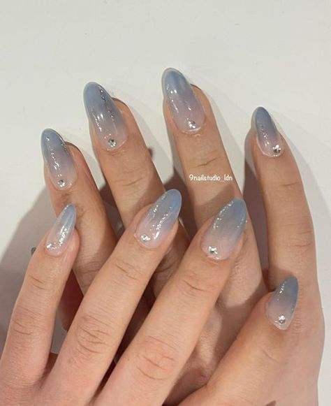 Easy Gel Designs, Nail Graduation Ideas, Nail Gel Design Ideas, Koop Nails, Grey Blue Nails Designs, London Nails Designs, Graduation Nails Acrylic Blue, Iu Nails, Pretty Nails Blue